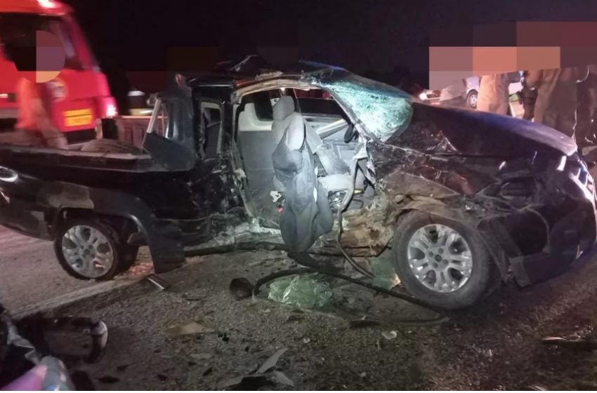  Dois morrem e dois ficam feridos após caminhonete roubada colidir em carro na BR-423, em Garanhuns.