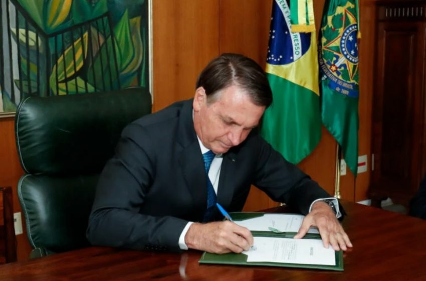  Bolsonaro sanciona Auxílio Brasil permanente de R$ 400.
