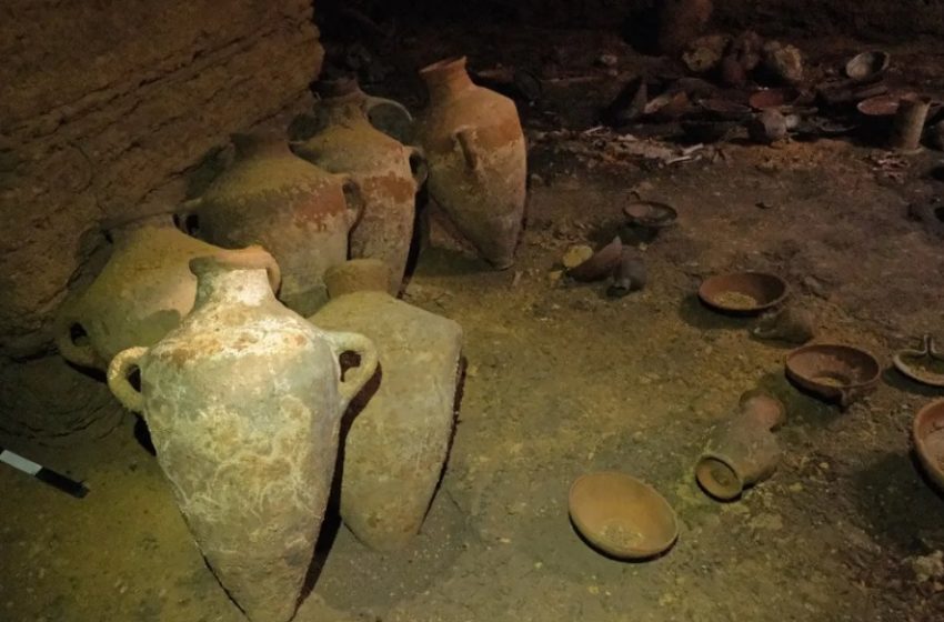  Caverna funerária da época de Ramsés II é encontrada em Israel.