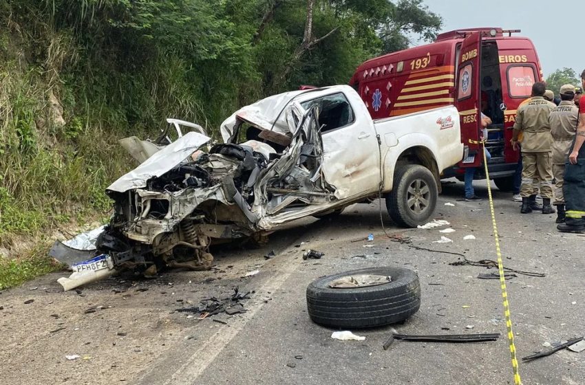  Acidente envolvendo carro, caminhão e ônibus com 27 passageiros deixa dois mortos na BR-104 em Agrestina.