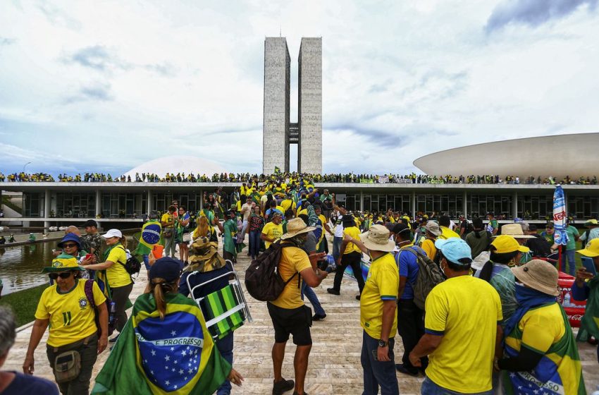  STF julgará neste mês os primeiros réus pelos atos golpistas.