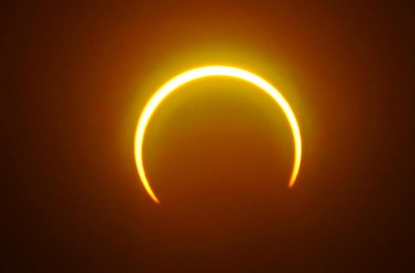 Eclipse solar neste sábado (14): saiba como observar o fenômeno de forma segura.