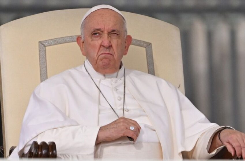  Papa Francisco decide reabrir processo contra padre acusado de assédio sexual.
