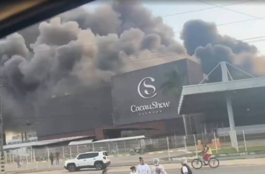  Fábrica da Cacau Show em Linhares, Espírito Santo, é atingida por grande incêndio.