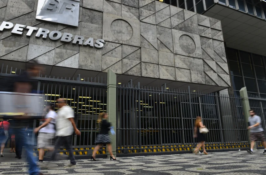  Petrobras anuncia concurso para nível técnico, com salário de R$ 5,8 mil; há vagas para Pernambuco.