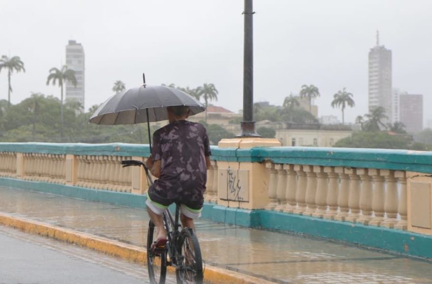  Inmet emite alerta, e regiões de Pernambuco devem ter chuvas intensas até a Sexta-Feira da Paixão.