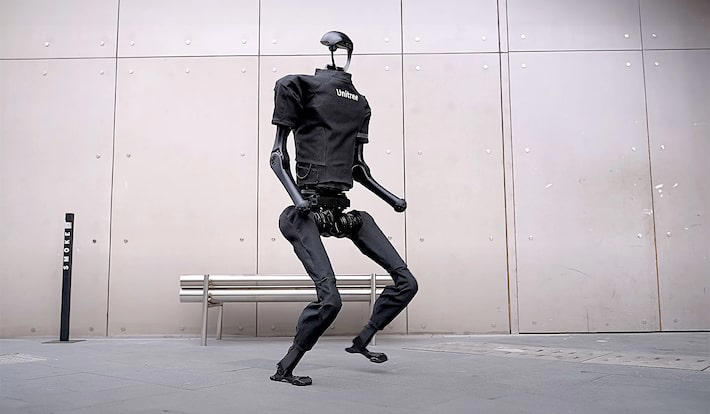 Robô humanoide chinês supera velocidade média de pessoas durante corrida.
