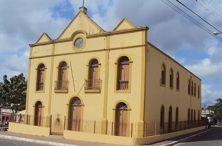  Igreja de São Sebastião é arrombada em Bonito, no Agreste.