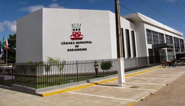  Câmara Municipal de Garanhuns aprova reajuste nos salários de prefeito, vice-prefeito, secretários e vereadores.