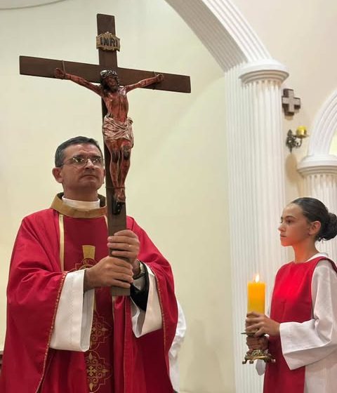 Quem é Padre Pedro, novo pároco de Rainha Isabel?