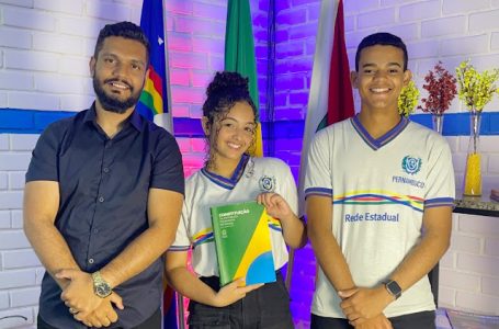 Estudantes de Bom Conselho mergulham na Constituição em maratona de leitura.